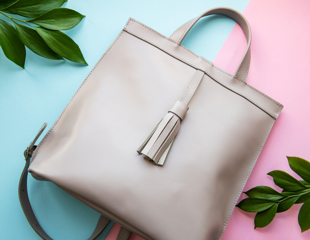 Šta sadrži jedna ženska torbica?